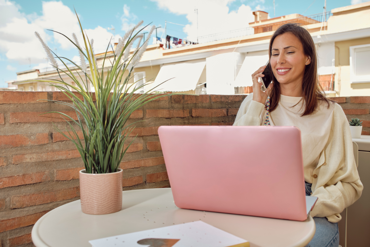 Femme en Télétravail